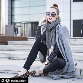 Glamorous woman sitting on steps with a bold red lipstick.